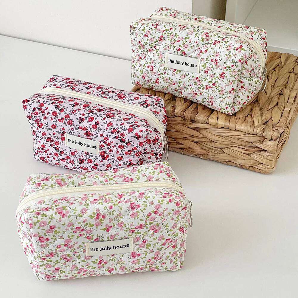 Fashion Flower Quilted Makeup Storage Bag Portable Travel Organizer Cosmetic Toiletry Pouch Cute Make Up Handbag Floral Bags Y260206