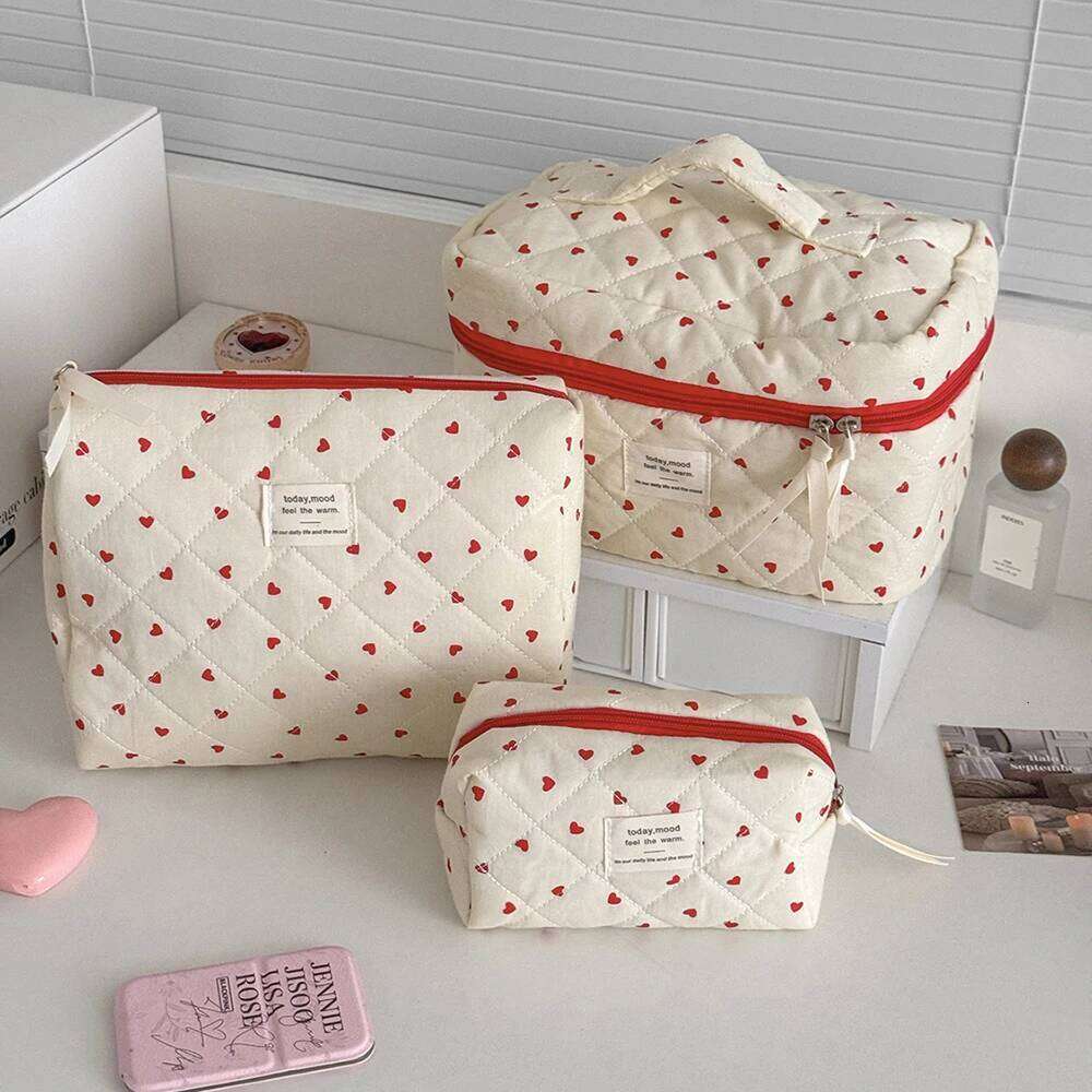 Ins Fashion Heart Women Quilted Makeup Large Capacity Toiletry Cosmetic Storage Pouch Handbag Ladies Zipper Make Up Bag Y260206