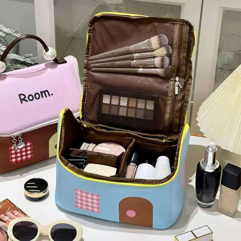 Fashion Small House Makeup Large Capacity Multicolor Storage Wash Bag Travel Y260206