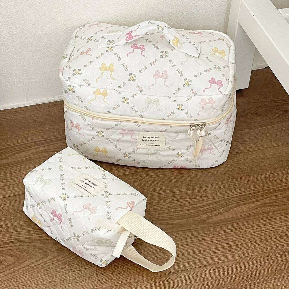 Wholesale Cute Bowknot Quilted Tote Large Capacity Toiletry Makeup Cosmetic Storage Pouch Ladies Flower Zipper Clutch Bag Y260206