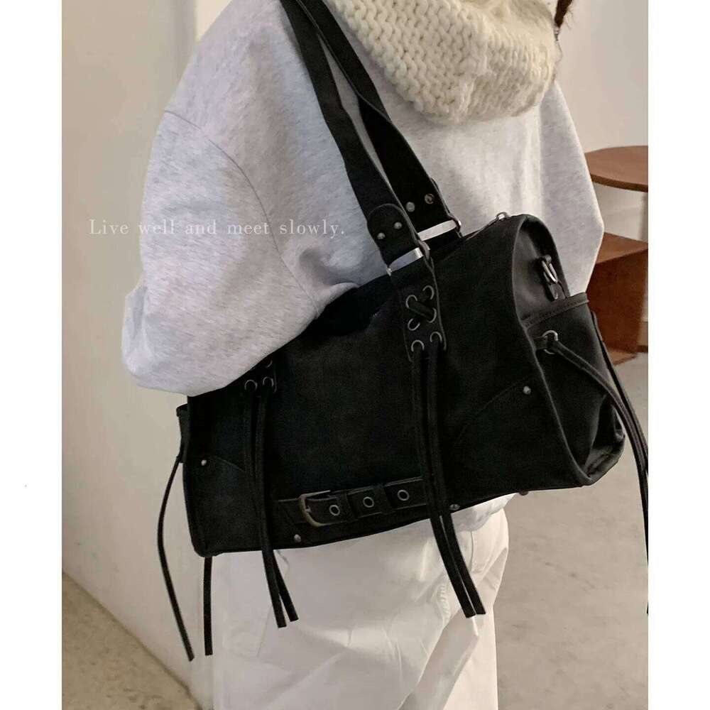 Retro Versatile Handheld Motorcycle 2025 New Simple Pillow Premium Shoulder Large Capacity Underarm Bag Y260204