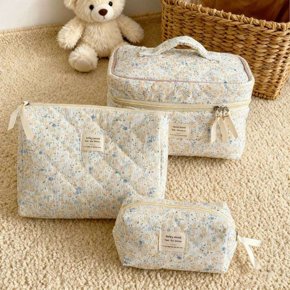 Makeup and Cosmetics Organizer Gifts for Women Woman Vanity Toiletry Bag Travel Cosmetic Large Capacity Pouch Y260206