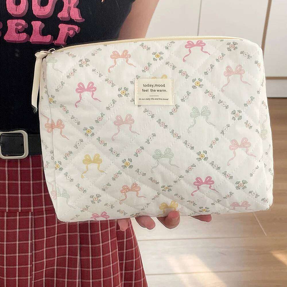 Wholesale Cute Bowknot Quilted Tote Large Capacity Toiletry Makeup Cosmetic Storage Pouch Ladies Flower Zipper Clutch Bag Y260206