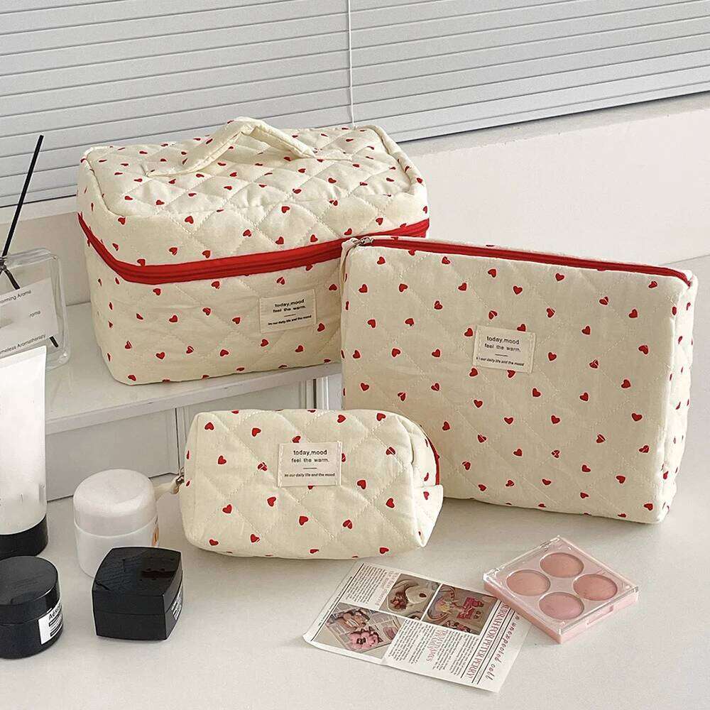 Ins Fashion Heart Women Quilted Makeup Large Capacity Toiletry Cosmetic Storage Pouch Handbag Ladies Zipper Make Up Bag Y260206