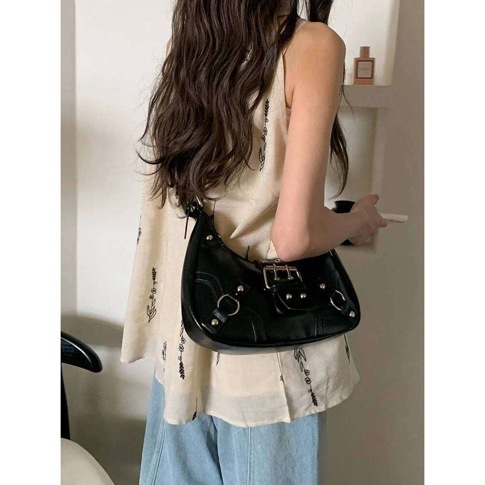 2025 new motorcycle fashion rivet crescent casual crossbody shoulder armpit daily commuting women's bag Y260205
