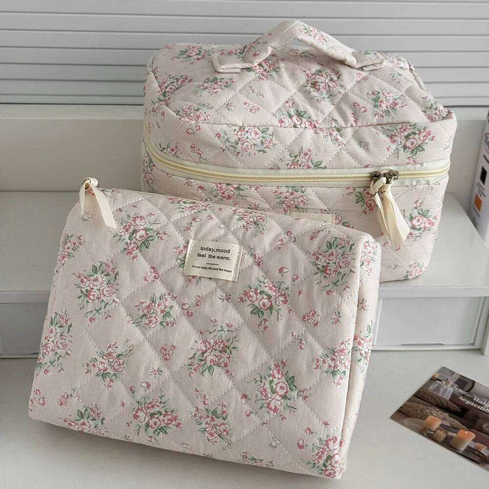 Vintage Rose Women Cosmetic Fashion Travel Organizer Makeup Quilted Pouch Ladies Make Up Storage Handbag Zipper Bag Y260206