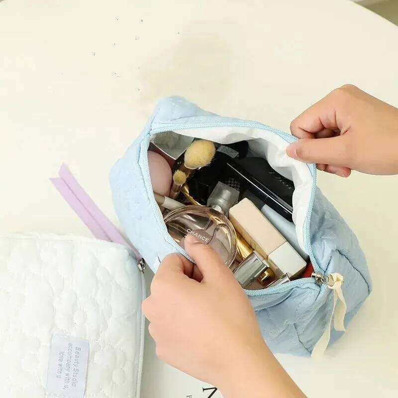 Embroidery Large-Capacity Cosmetic Waterproof Portable Storage Bag Travel Makeup Pouch Y260206
