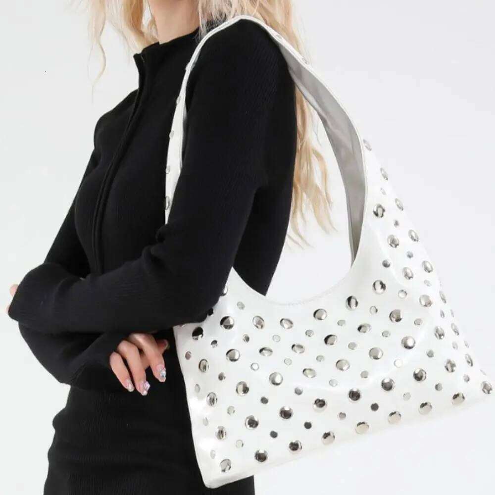 Portable Metal Stud Rivet Shoulder Spicy Punk Style Underarm Handbag Sweet Cool Bucket Bag Girl Y260205