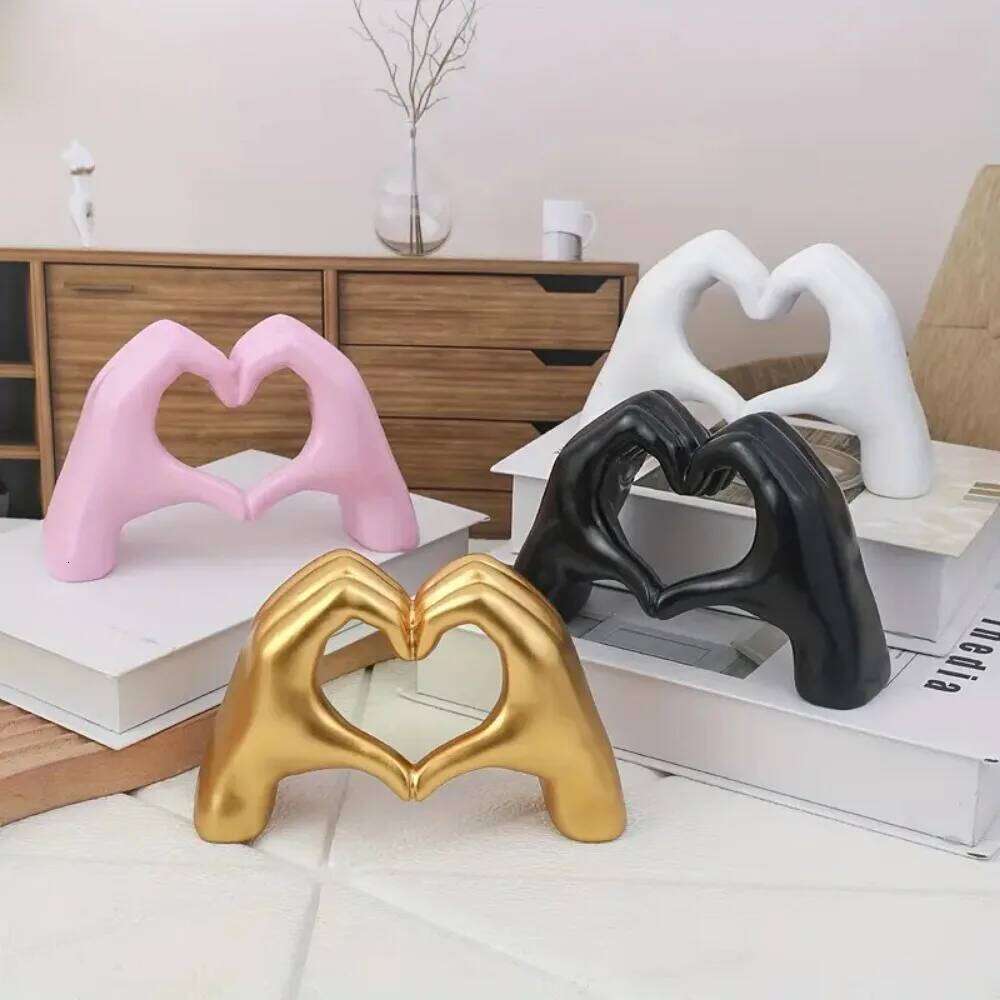 Creative Heart Statue Resin Abstract Hand Love Figurines Living Room Bedroom Modern Home Desktop Wedding Decoration S260204 38b