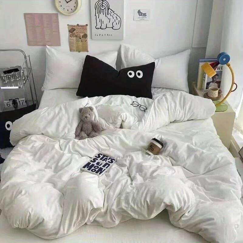 Cute Duvet Cover with Sheet Pillowcase No Filler Warm Solid Color Bed Linen Full Queen Size Korean Big Eyes Home Bedding Set XJ260206