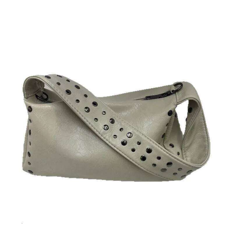 Motorcycle Style Shoulder Rivet Soft Leather Womens Bag Large Capacity Casual Shouder Crossbody Bags With Two Chains Y260205