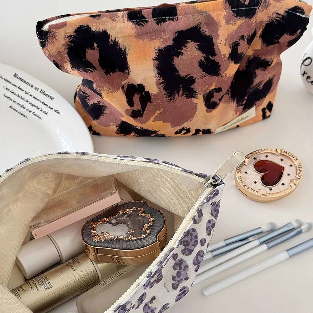 2025 New Fashion Women Leopard Cosmetic Portable Travel Organizer Toiletry Makeup Storage Handbag Pouch Ladies Zipper Bag Y260206