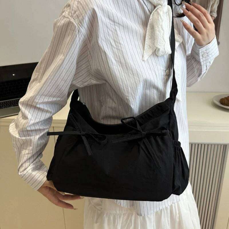 2026 New Faion Commuter Class Single oulder Casual Lightweight Tote Bag Korean Sle Pleated Versatile Handbag designer bag Y260205