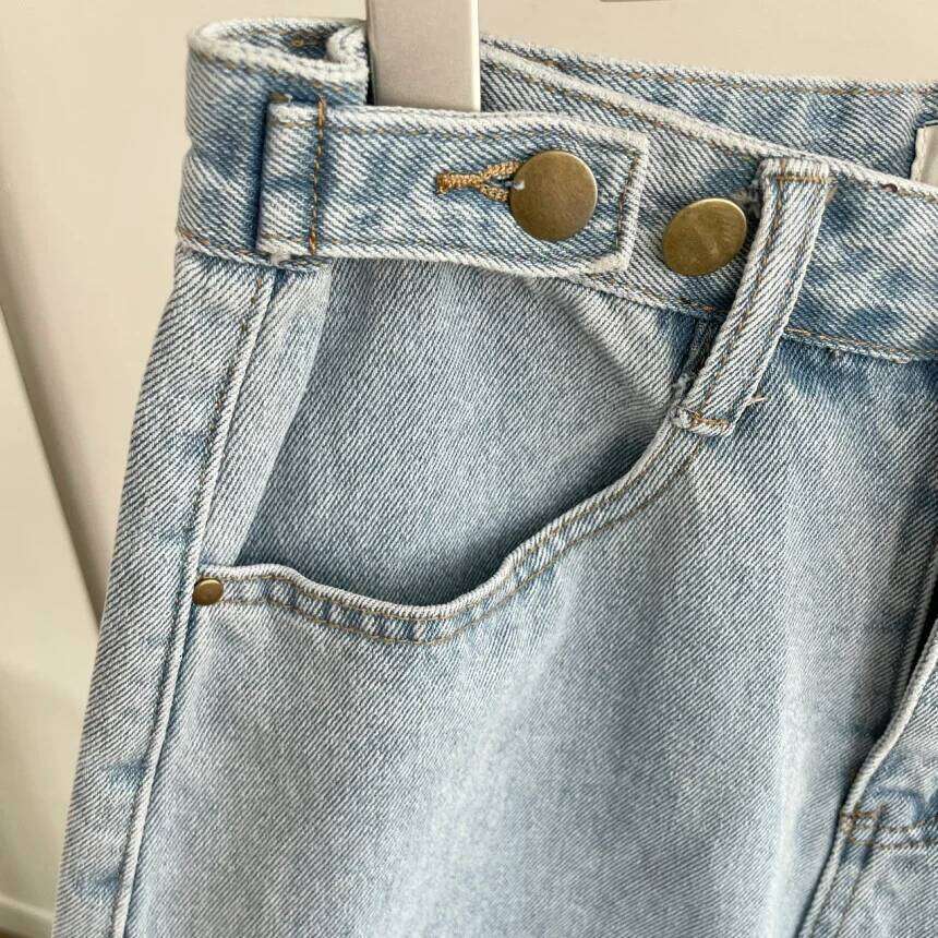 New 2024 Summer Denim For High Waist Sky Blue Color Wide Leg Buttons Streetwear Loose Jean Shorts Women XJ260206