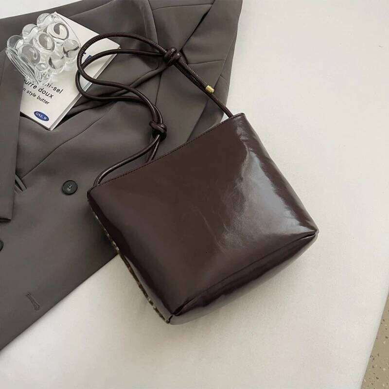 Autumn Belt Design Retro Plaid Women Woolen Shoulder Bags Simple Versatile Ladies Pu Crossbody Bag Casual Female Bucket Handbags Y260205