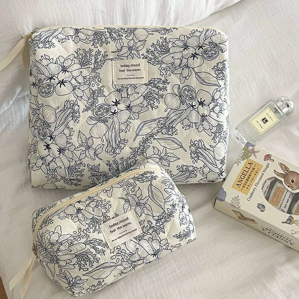 2024 Vintage Flower Quilting Women Makeup Bag Portable Zipper Cosmetic Travel Organizer Female Handbag Toiletry Pouch For Girls Y260206