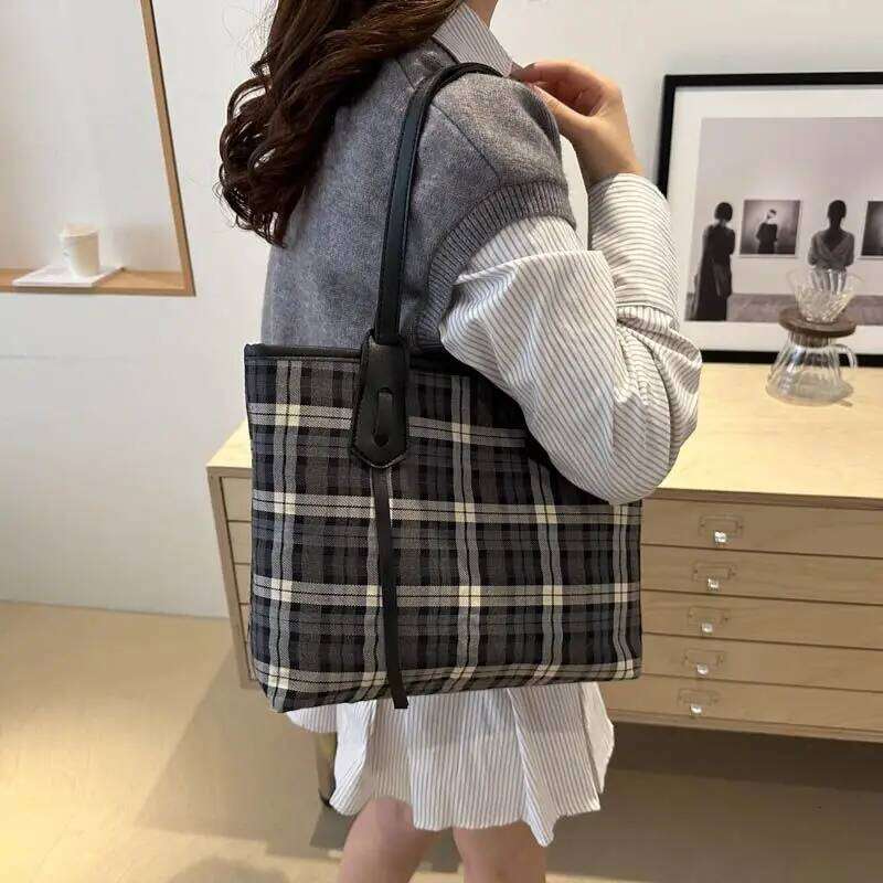 Fashionable and stylish plaid large capacity commuting 2024 new casual design tote shoulder bag Y260205