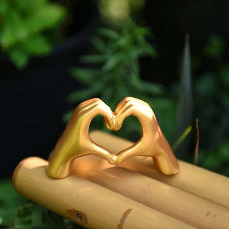 Resin Love Hand Gesture Statue Sculpture Nordic Light Luxury Crafts Office Home Desktop Decoration S260204