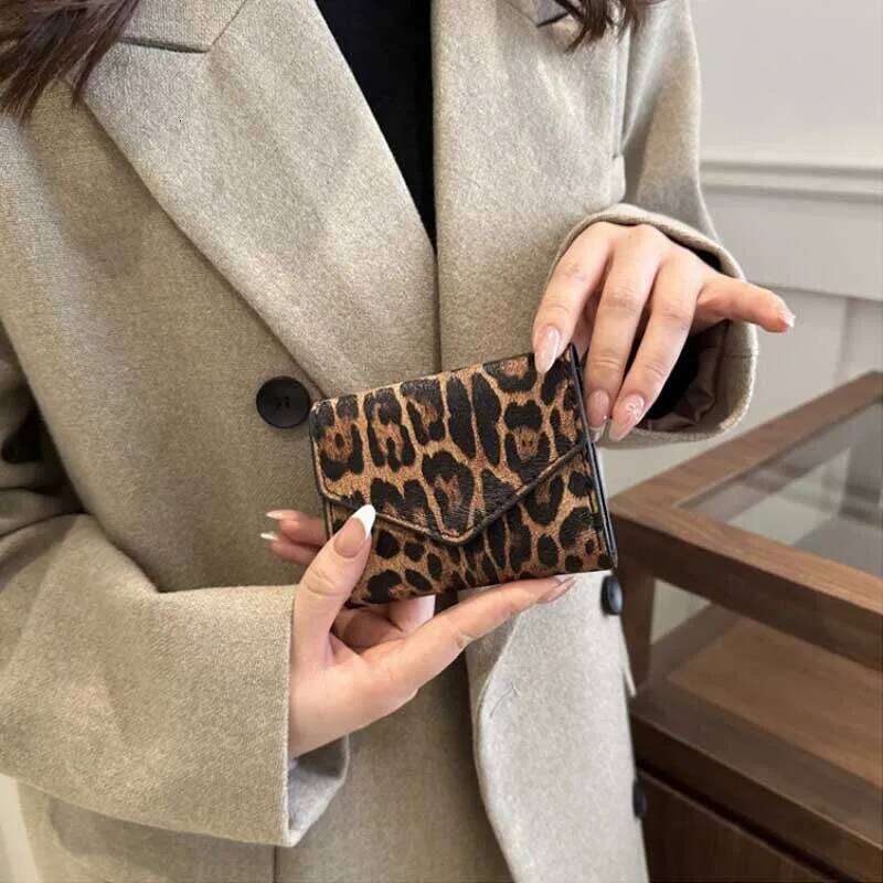 Portable Elegant Leopard Short Wallet PU Leather Card Holder Envelope Clutch Bag Handbag Korean Style Coin Purse Women Carteras Y260206
