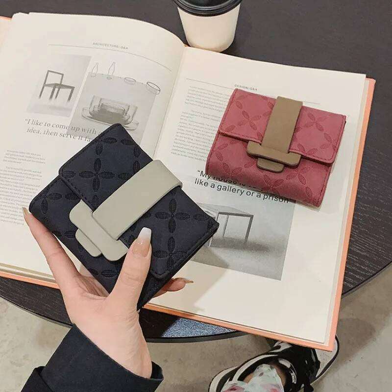 2024 New Women Fashion Leather Bifold Short Wallets Female Luxury Designer Small Purse Zipper Card Holder Coin Pockets Y260206