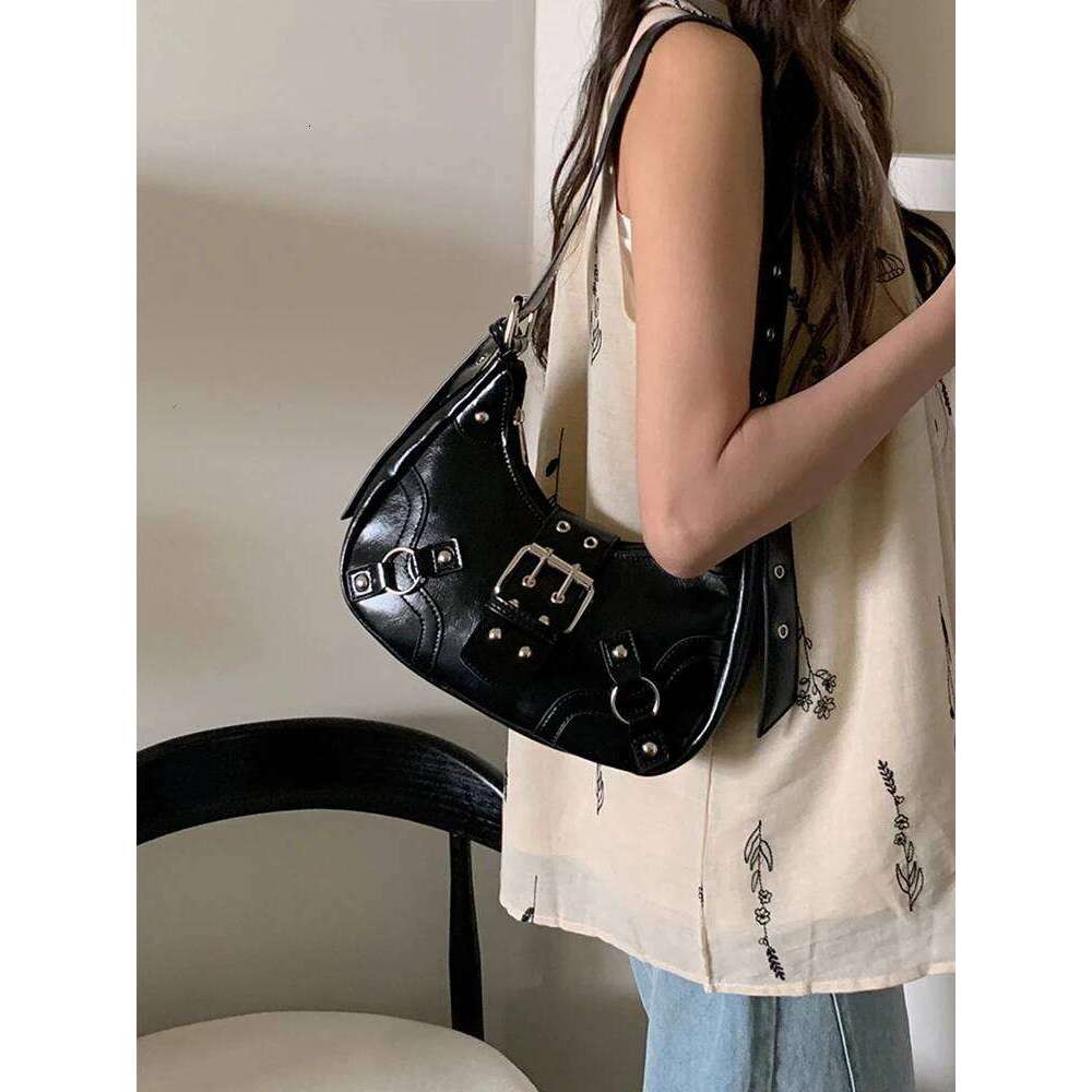 2025 new motorcycle fashion rivet crescent casual crossbody shoulder armpit daily commuting women's bag Y260205