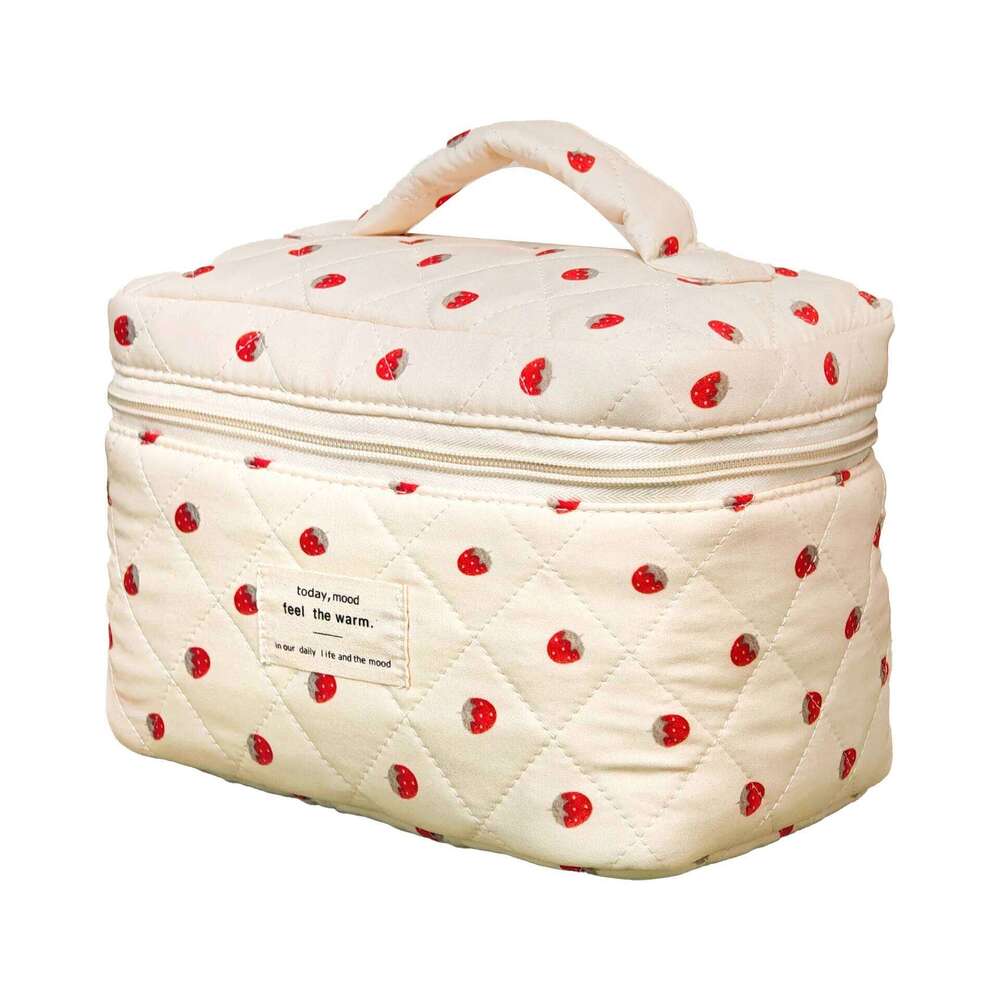 Large Capacity Women Strawberry Makeup Storage Fashion Ladies Quilting Pouch Handbag Portable Tote Cosmetic Zipper Bag Y260206
