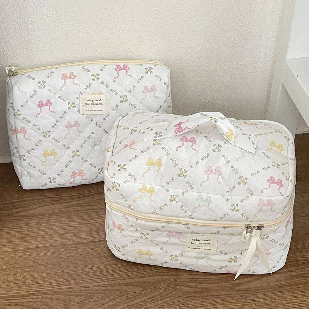 Wholesale Cute Bowknot Quilted Tote Large Capacity Toiletry Makeup Cosmetic Storage Pouch Ladies Flower Zipper Clutch Bag Y260206