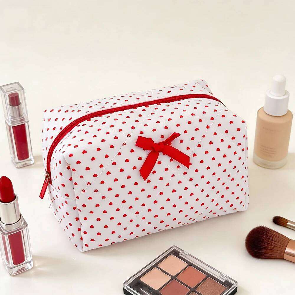 Red Heart Pouch Hand Ladies Cosmetic Woman Pencil Cases Toilet Make Up Organizers Storage Cute Small Makeup Bag Y260206