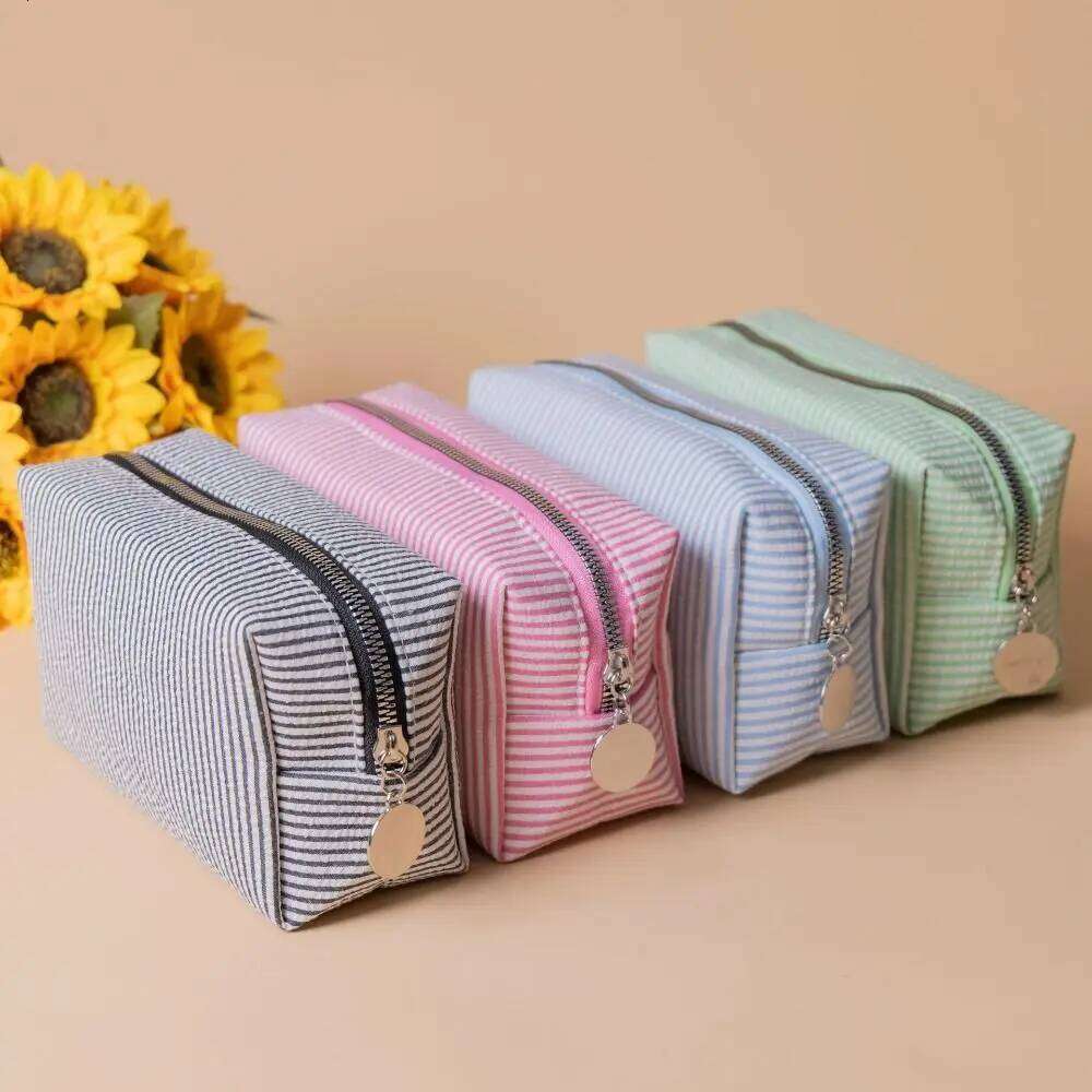Striped Makeup Bag Zipper Closure Soft Seersucker Fabric Cosmetic Large Capacity Multi-purpose Toiletry Pouch Travel Use Y260206