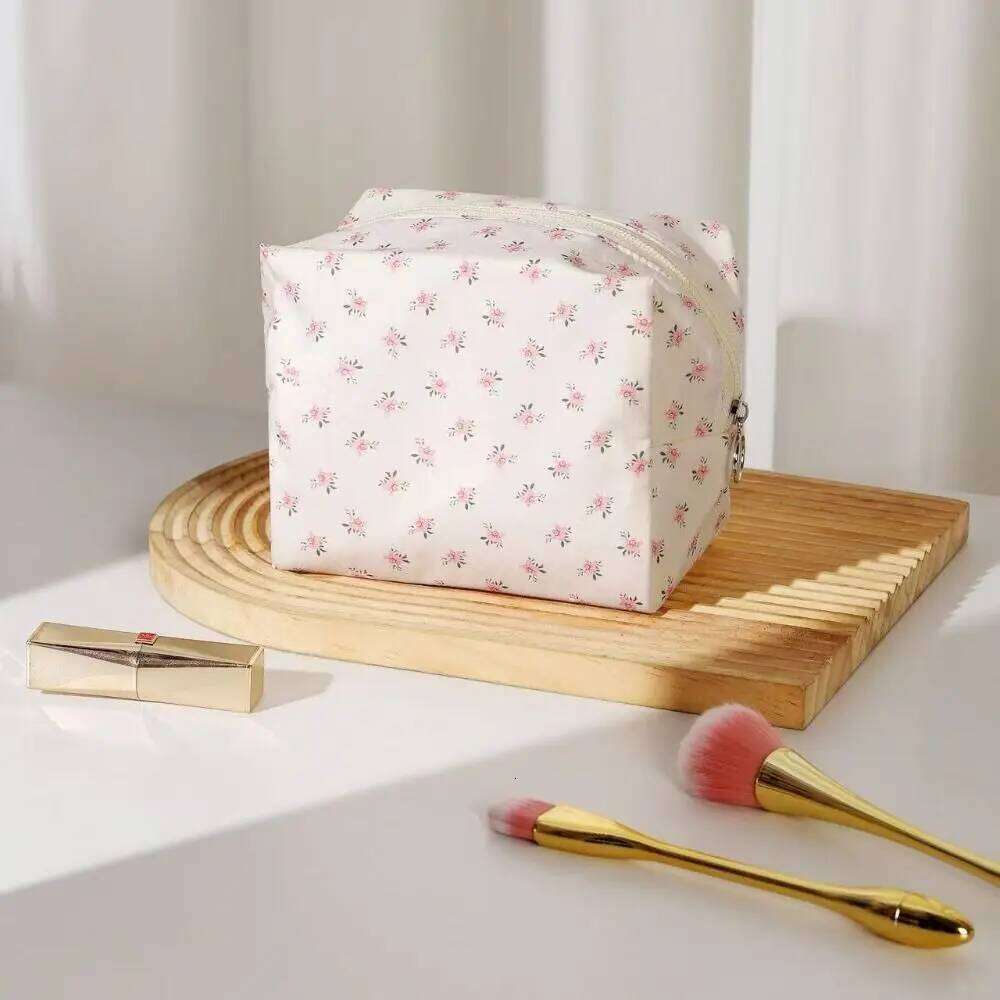 Floral Cosmetic Bag Portable Elegant Multifunction Pouch Large Capacity Charming Skincare Storage Organizer Sports Y260206