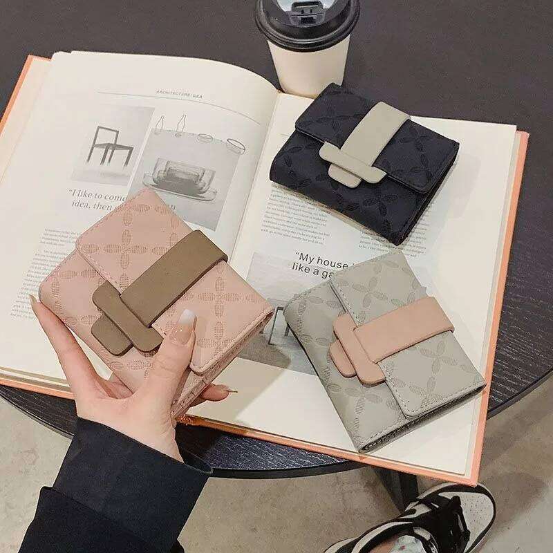 2024 New Women Fashion Leather Bifold Short Wallets Female Luxury Designer Small Purse Zipper Card Holder Coin Pockets Y260206