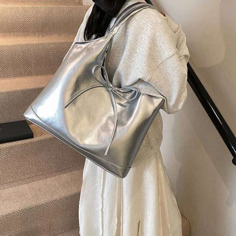 Korean Style Bow Decorated Niche PU Tote New Spacious Underarm Crossbody Bags Commuter Versatile Hand Carry Shoulder Bag Y260205