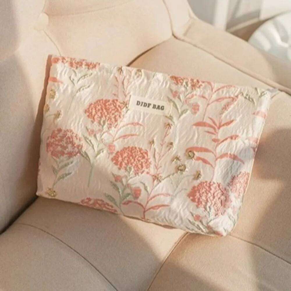 Fashion Large Capacity Makeup Floral Embroidered Cream Color Cosmetic Zipper Toiletries Skincare Storage Bag Women Y260206