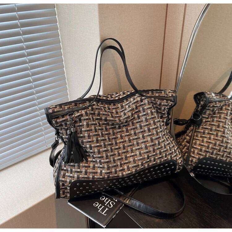 Women Luxury Designer Rivet Large Handbag Quality Shoulder Totes Purse Casual Big Bag Female Crossbody Bags Sac Y260204