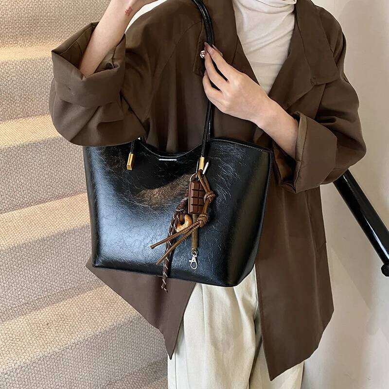 Large Capacity PU Hasp Fashion Versatile Commuting Women's Shoulder Bags High Quality Sewing Thread Tote Bag Y260204