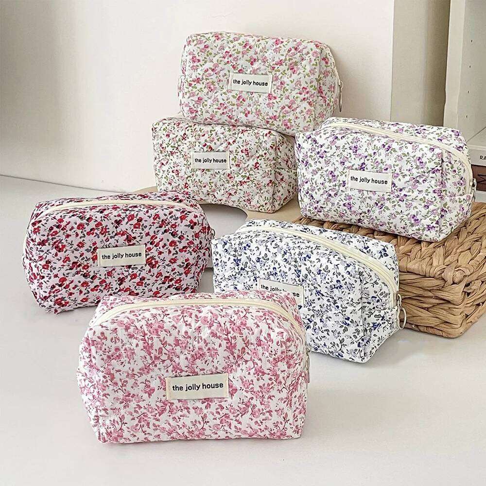 Fashion Flower Quilted Makeup Storage Bag Portable Travel Organizer Cosmetic Toiletry Pouch Cute Make Up Handbag Floral Bags Y260206