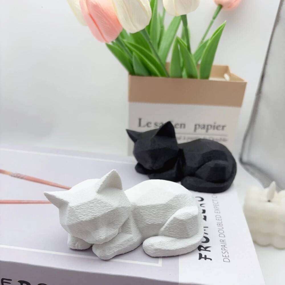 Low Cat, 3D Printed Lying Statue, Super Cute Sleeping Kitten with Polygon Design, Cat Enthusiast Gift S260204 c10
