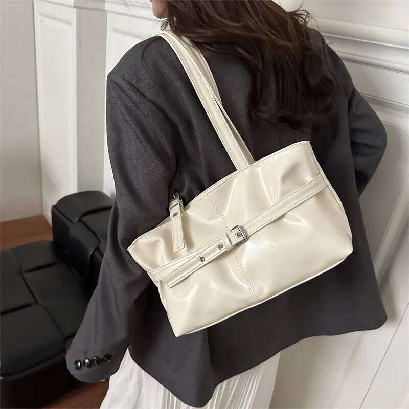 Fashion Simple Women's Underarm Korean Belt Buckle Design Large Capacity High-end Leather Versatile Waist Shoulder Bag Z260207 - view 4