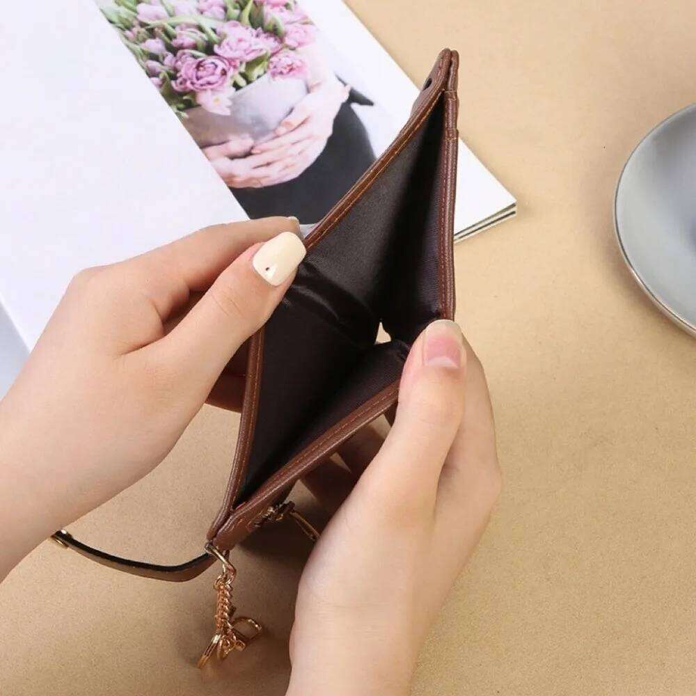 Fashion Holder Short Trifold Wallet Multifunction PU Leather Hangging Card Bag with Keychain Portable Pocket Purse Unisex Y260206