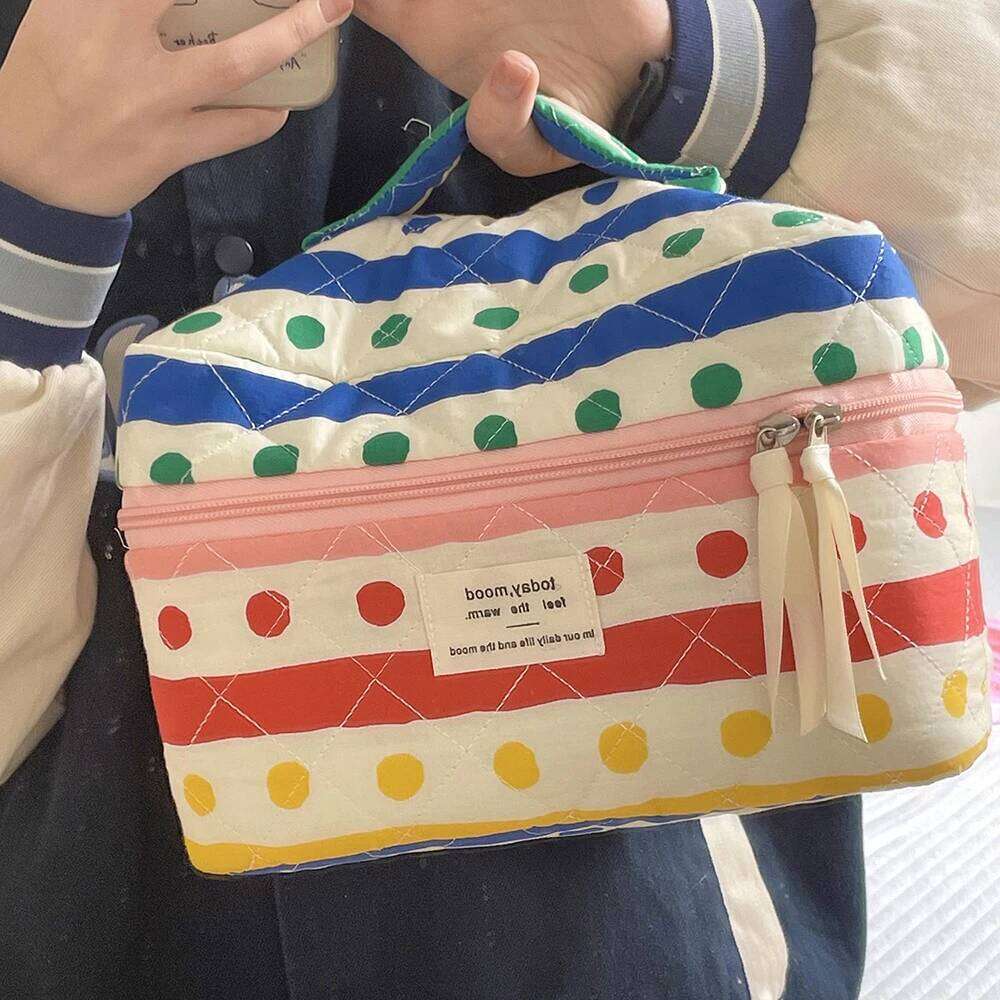 Fashion Portable Women Rainbow Quilted Travel Tote Cosmetic Toilet Storage Bag Makeup Orgainzer Pouch Cute Handbag For Girls Y260206
