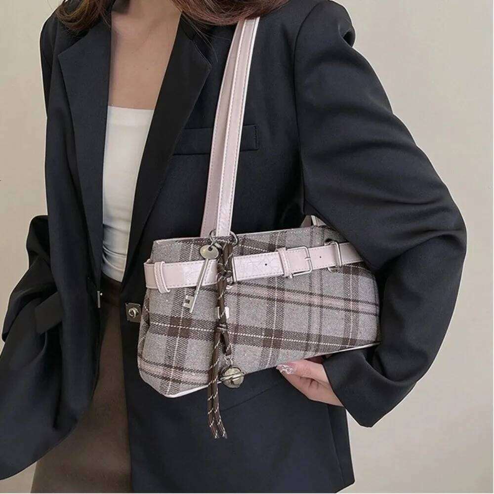 New Handbag Boho Shoulder Bell Pendant Lightweight Tote Plaid Women's Bag Women Y260205