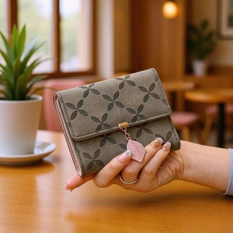 New women's short wallet Korean style PU rhombus leaf pendant three-fold bag multiple card slots clutch coin purse high quality Y260206