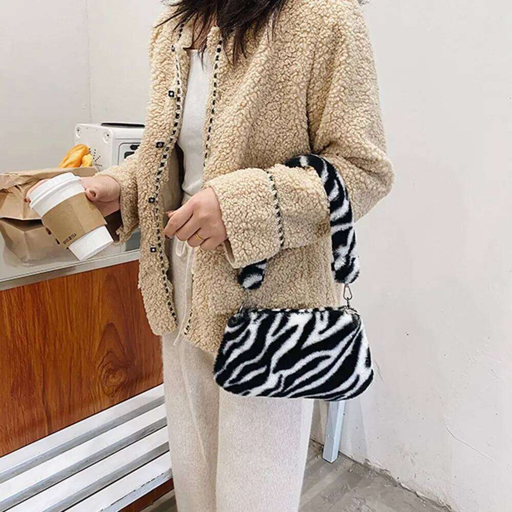 New Women's Casual Animal Print Leopard Plush Lady Shoulder Underarm Female Messenger Bag Crossbody Bags Z260207 - view 5