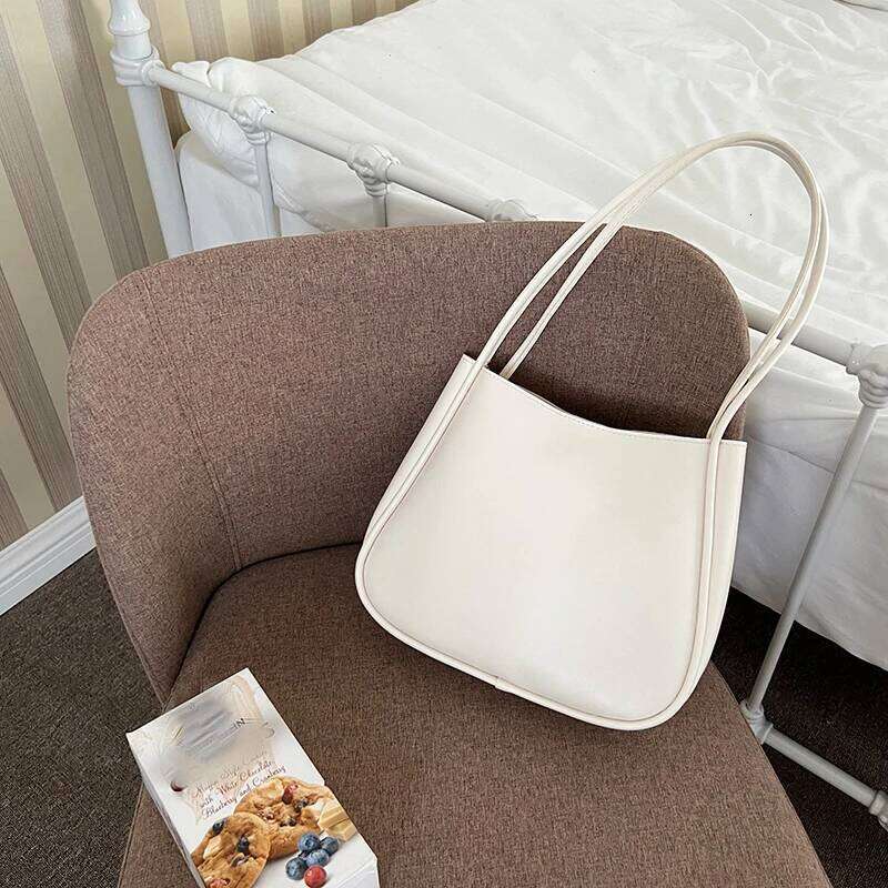 Simple And Casual New Popular PU Leather Versatile Shoulder Underarm Bag Small Fresh Solid Color Bear Pendant Handbag Y260205