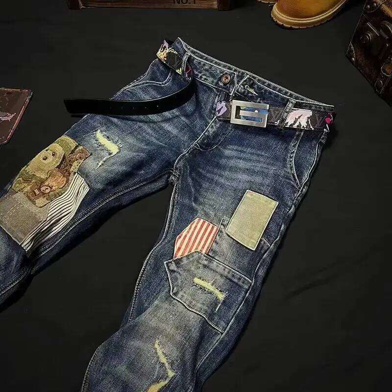Autumn and Winter 2025 Fashion Heavy Industry Embroidery Denim Patch Trend Casual Splicing Sticker Cargo Pants Men Graphic Jeans X260207