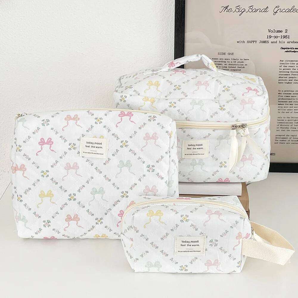 Wholesale Cute Bowknot Quilted Tote Large Capacity Toiletry Makeup Cosmetic Storage Pouch Ladies Flower Zipper Clutch Bag Y260206