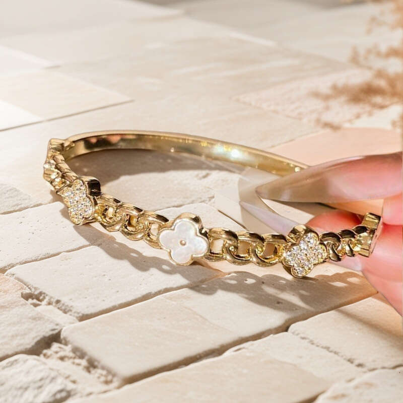 High-end 18K Gold Plated Copper Flower Zircon Light Luxury Fashion Celebrity Temperament Bracelet Exquisite Versatile Women's Jewelry Niche desig