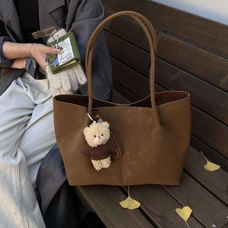 New Autumn Winter Suede Tote Fashion Retro Texture Simple Shoulder Large Capacity Versatile Leisure Commuter Bag C260207