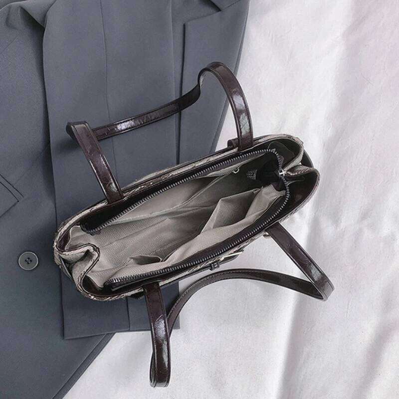 Fashionable Retro Soft PU Leather Checked Shoulder Large Capacity Hot Sale Bags for Women Zipper Cloth Women's Handbags C260207