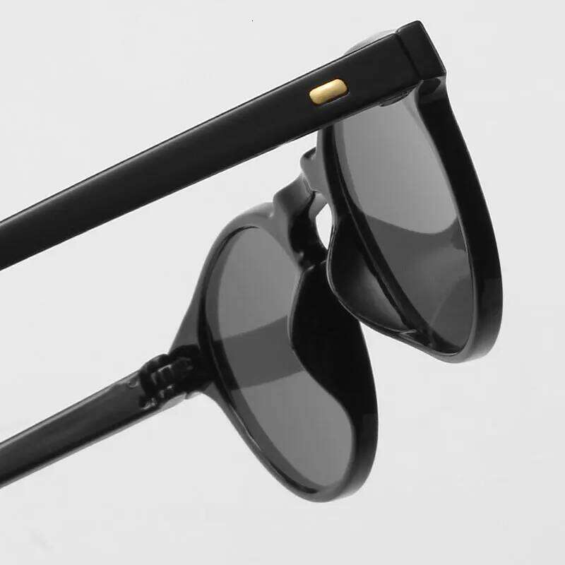 Men Fashions Oval Small Clear Classic Sun Glasses Trends Transparent Shades for Women Street Fashion Sunglasses Y260207